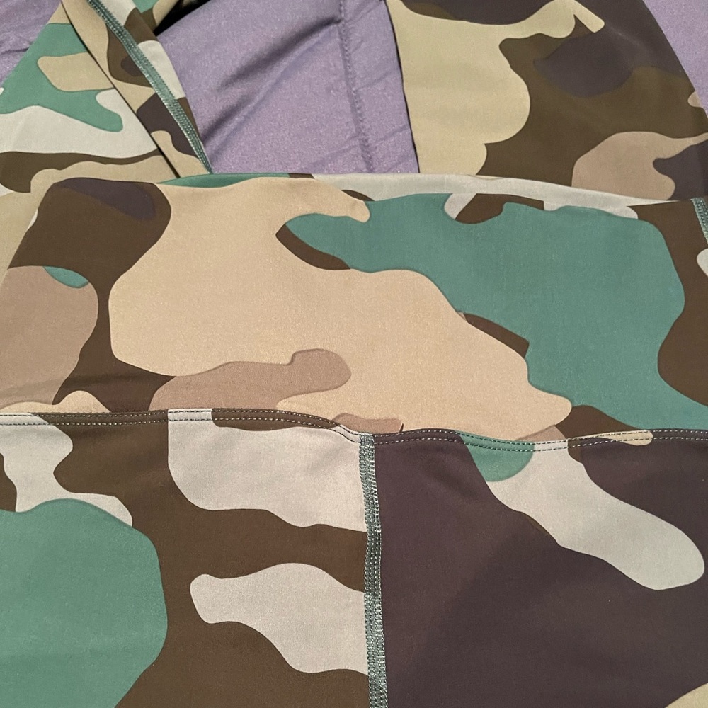 NWOT Carbon38 leggings size Medium .